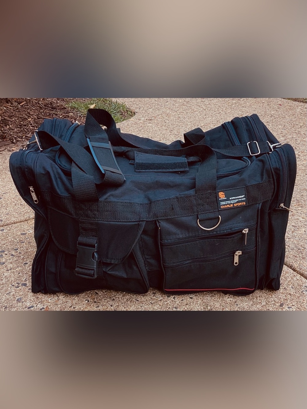 Charlie Sports black duffel bag. 2 big side pockets + 3 in front